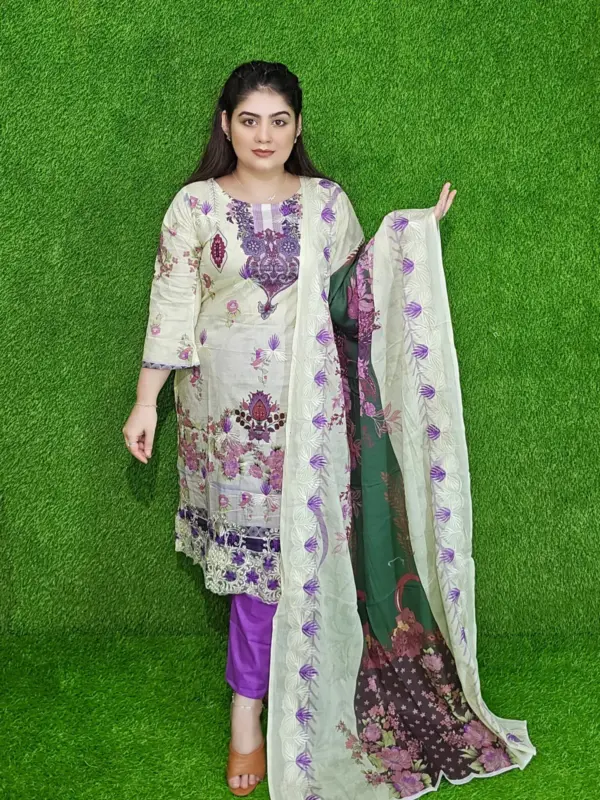 ক্রিমি অফ-হোয়াইট বুটিক কটন আনস্টিচড থ্রি-পিস